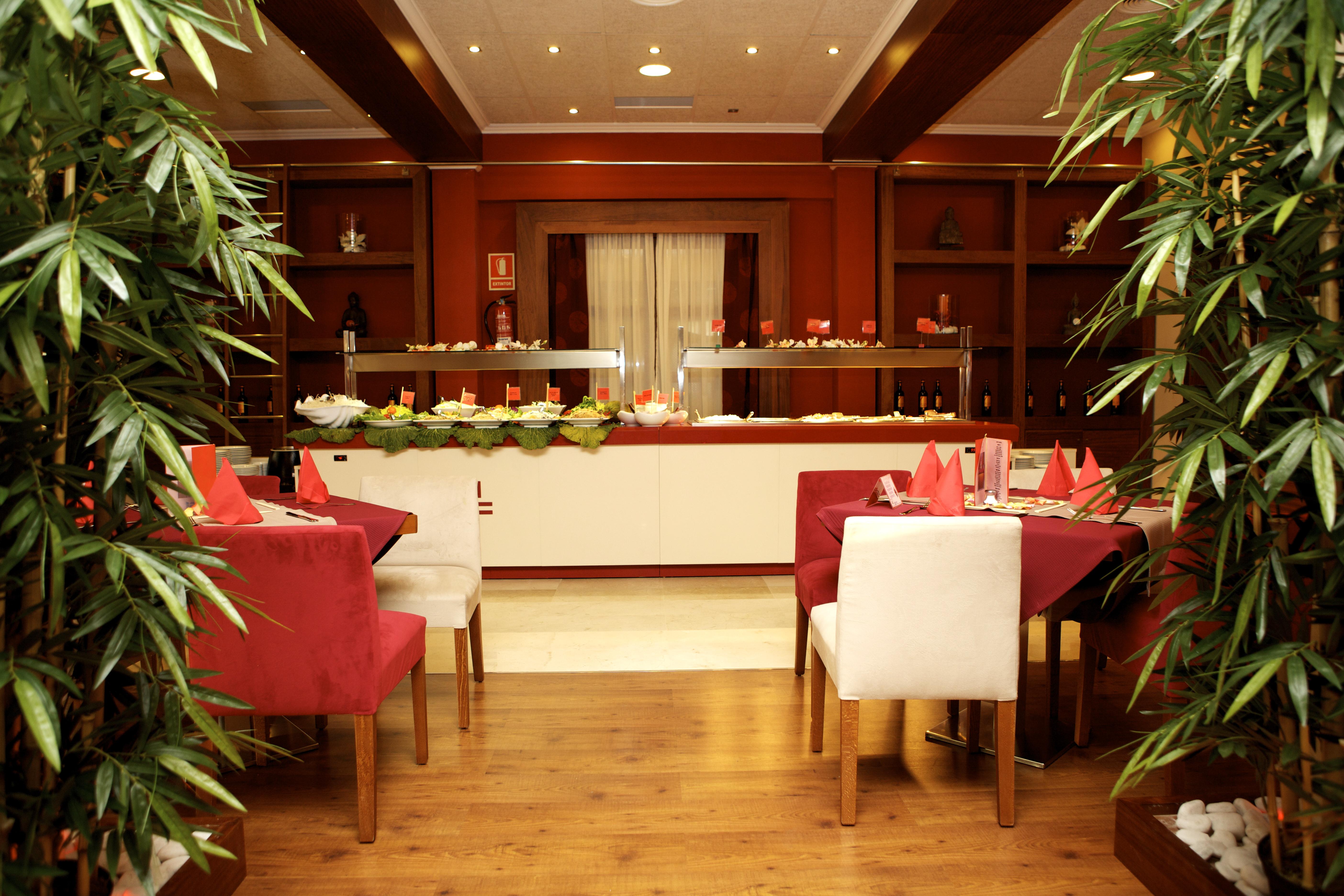Hotel Sahara Nubia Gobi Ses Cadenes Exterior foto A restaurant in Madrid, Spain.