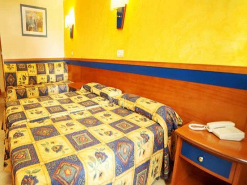 Hotel Sahara Nubia Gobi Ses Cadenes Exterior foto A room at the hotel