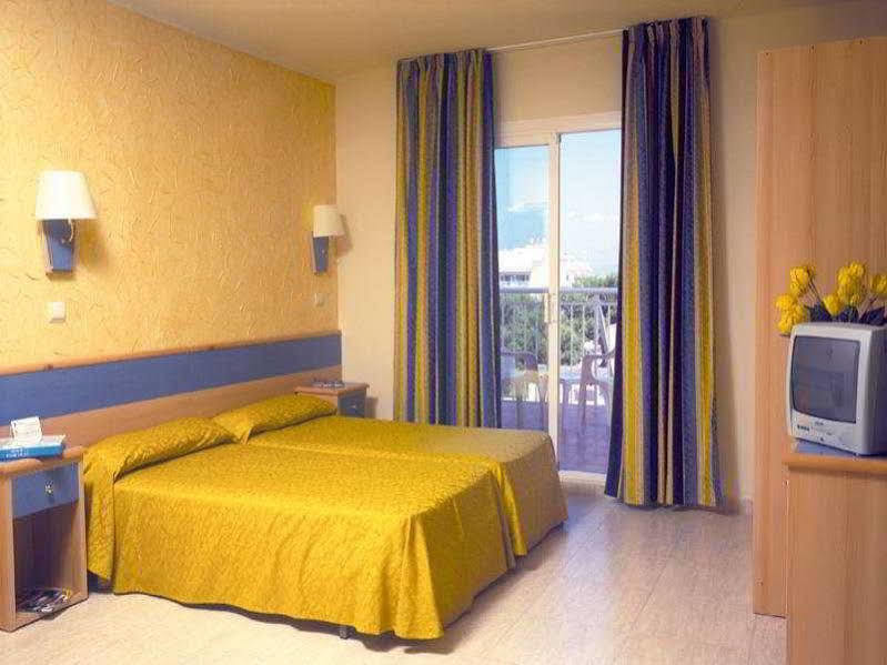 Hotel Sahara Nubia Gobi Ses Cadenes Exterior foto A room at a hotel in Malta